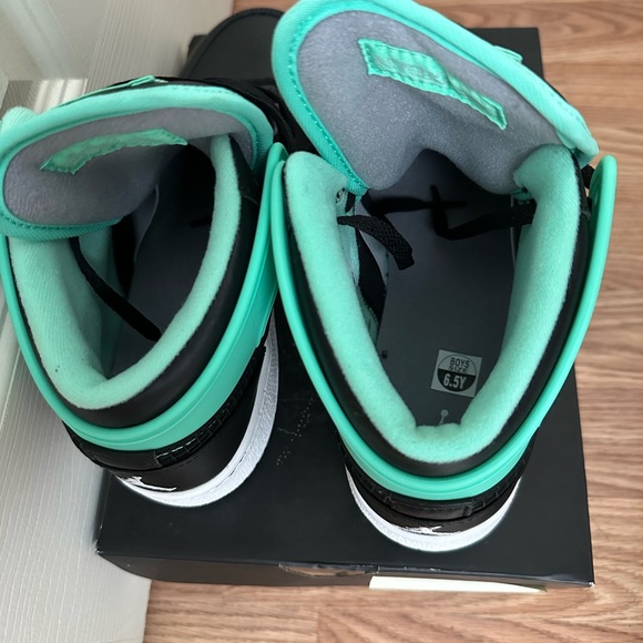 Air Jordan 1 Retro 89 “Green Glow” Sneakers - Picture 4 of 7